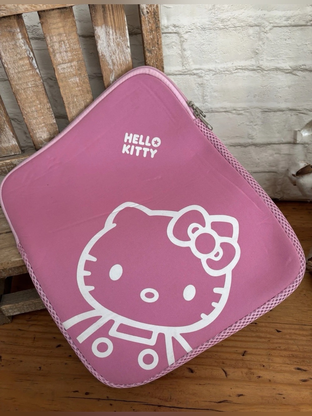 Hello Kitty 10×15’ Pink Logo Laptop Case Sleeve NWD!